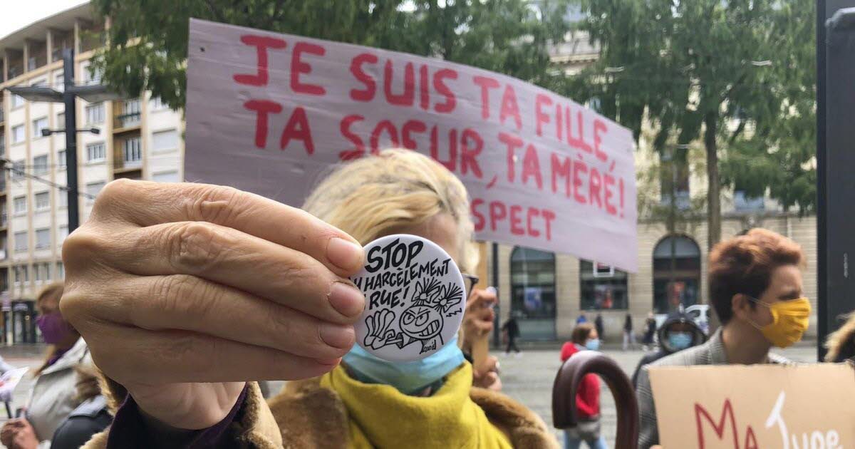 dnatweets's tweet photo. A #Mulhouse, un rassemblement "Mulhouse en jupe !" pour protester contre le harcèlement de rue https://t.co/MuyWVLvSMP https://t.co/NqeUeIUnXF