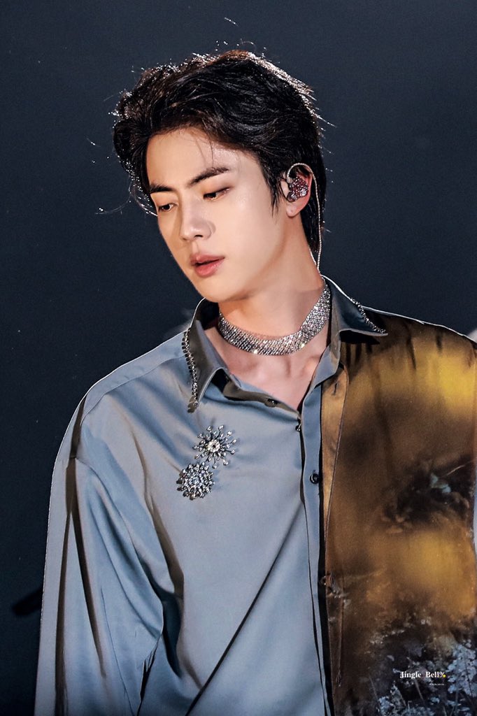 seokjin with his exposed forehead >>>>>>>