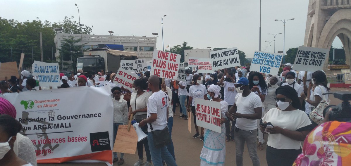 AccsSahel's tweet photo. Marche contre les VBG organisée aujourd'hui par #AllianceContreLesVBG qui est composée d'activistes, de bloggeurs, de féministes et aussi plusieurs organisations œuvrant dans le genre. https://t.co/BZTohcKT9y