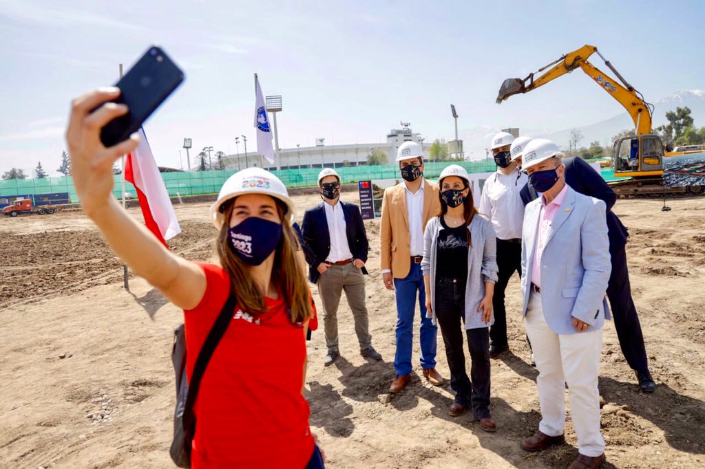 2/3 🤩Así será el Centro de Entrenamiento del Hockey Césped q visitamos junto a <a href="/Ccaram13/">Camila Caram</a>,capitana #LasDiablas; Neven Ilic,Pdte <a href="/PanamSports/">Panam Sports</a>; MA Mujica,Pdte <a href="/COCH_cl/">Comité Olímpico de Chile</a>; Felipe De Pablo,Director Ejecutivo <a href="/santiago2023/">Santiago 2023</a>; Walter Kramer,Pdte <a href="/chile_hockey/">Chile Hockey</a> y el Head Coach Alfredo Castro