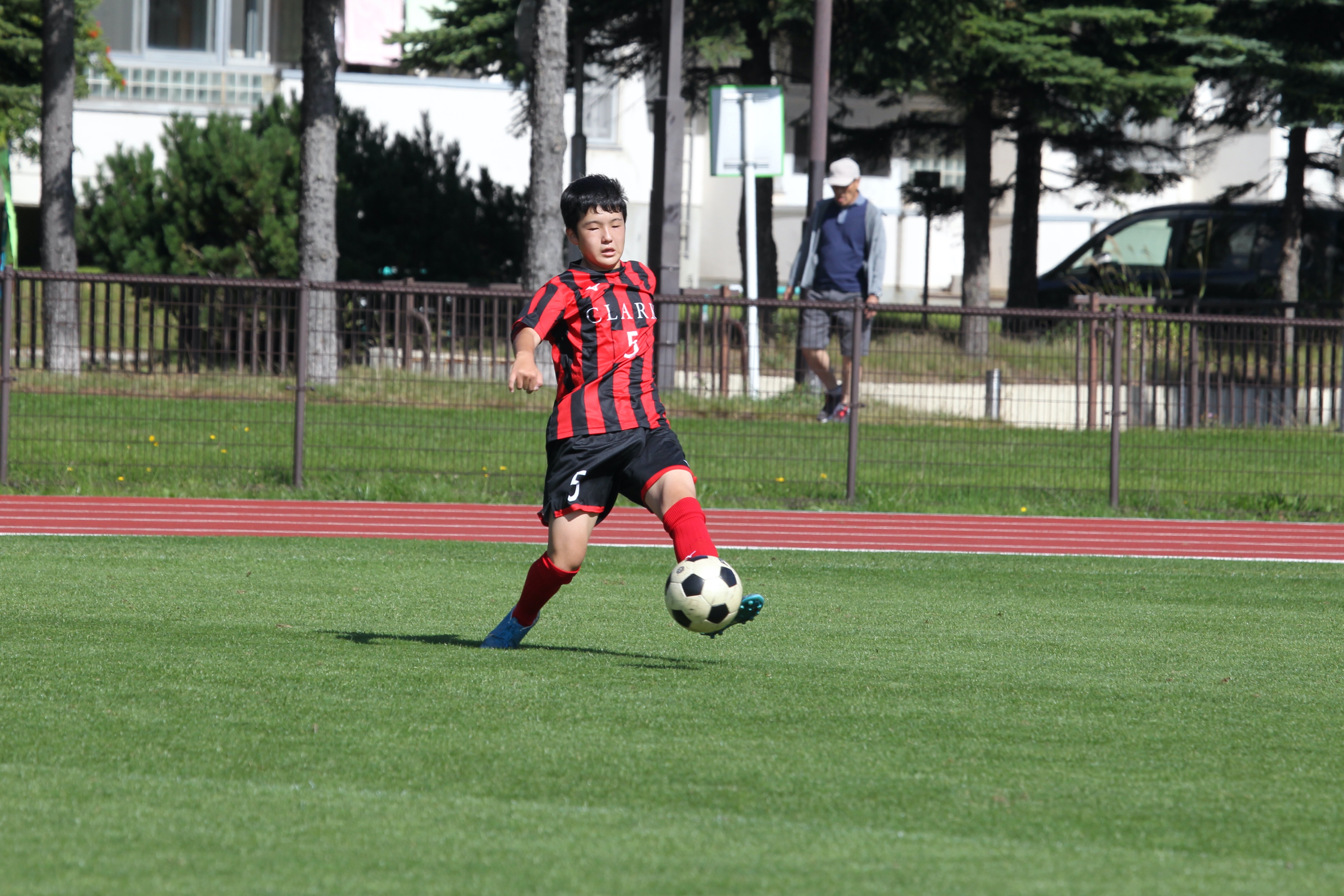 クラーク札幌大通 男子サッカー クラックス チーム名が長過ぎる という伊藤壇監督の提案で 呼びやすく かっこいい チームの愛称を募集することにしました 募集期間は今日から３日間 9月28日まで です 応募 詳細はhttps T Co Pyl7bwmf3n