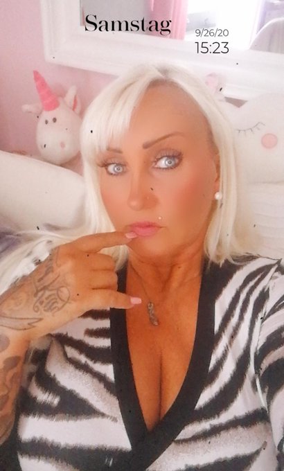 W&uuml;nsche dir einen sch&ouml;nen Samstag 💟 #happy #saturday #samstag #filter #selfi #posting #plussizemodel<a href="/tag/happy"class="tags">#happy</a><a href="/tag/saturday"class="tags">#saturday</a><a href="/tag/plussizemodel"class="tags"><span>#plussizemodel</span></a><a href="/tag/filter"class="tags"><span>#filter</span></a><a href="/tag/curvygirl"class="tags"><span>#curvygirl</span></a><a href="/tag/milf"class="tags"><span>#milf</span></a><a href="/tag/samstag"class="tags"><span>#samstag</span></a>