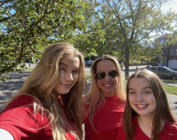 Remember Hayley and Carly? These young ladies raised $2,340 this year for @TerryFoxOak and $18,555 over the last 10 years! They’re an inspiration and it’s been a delight watching them grow up and continue to support @tfri_research @TerryFoxCanada (Photo with mom Jodi)