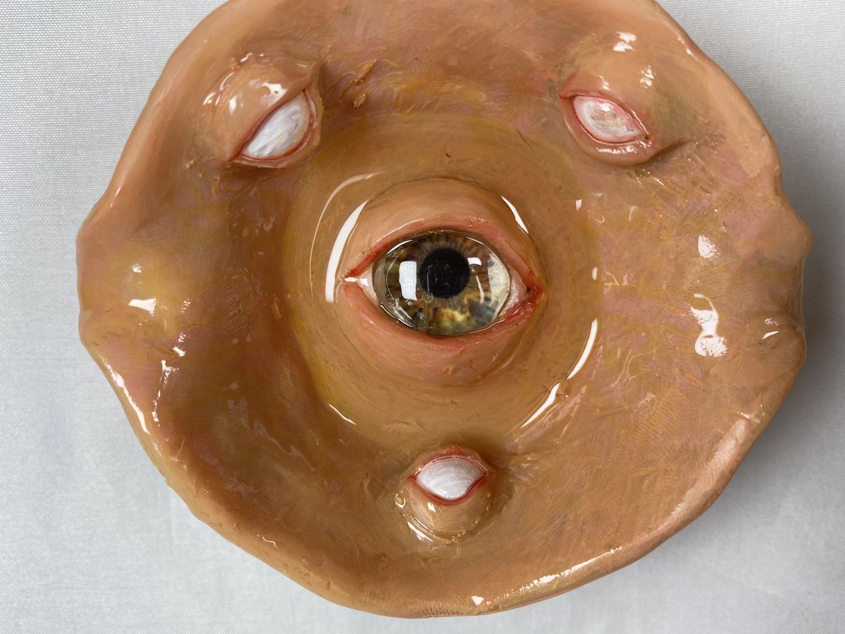 DeasyBrenden's tweet photo. What up Twitter, I just finished this Eyeball ashtray!! Price: $40 shipped or $35 local! DM me if interested! Thank you all for the support so far it’s greatly appreciated!❤️🙌🏽 #art #CannabisCommunity #Worlds2020 #RIPRGB #sculpture https://t.co/dbx80GbrfH