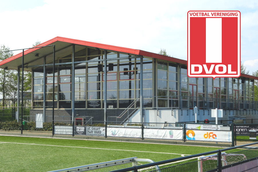 De herfst is weer begonnen! Het wordt kouder (en soms natter) buiten. Heerlijk weer om lekker te voetballen. Minder lekker weer om langs de kant te staan. Gelukkig is de kantine van DVOL zo vaak mogelijk open en kun je daar altijd lekkers bestellen