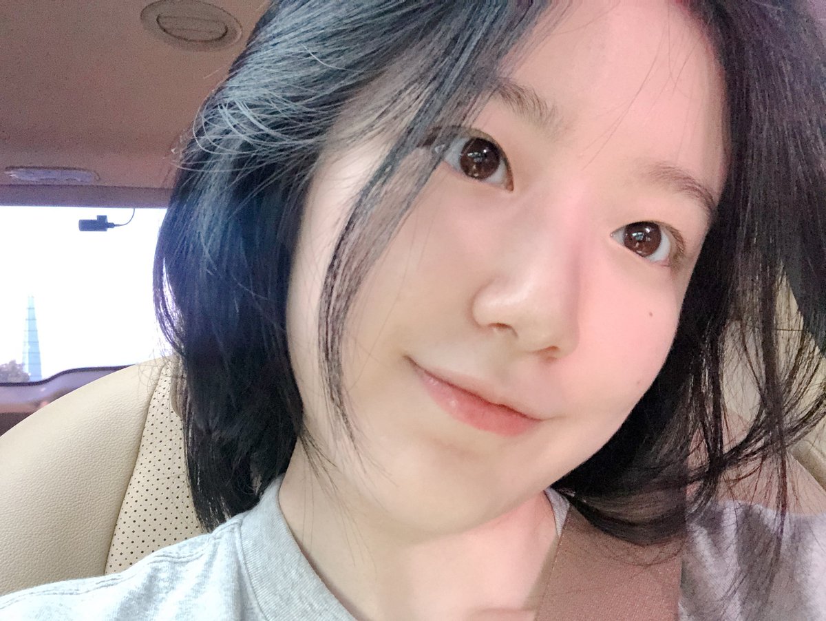 official_i_dle's tweet photo. [#슈화] 😆😄😀😊🙂
👋🏻🏰
🧚🏻‍♀️➡️👣🥝🍚🍫🥴
🗣🚫🧚🏻‍♀️👑🧘🏻‍♀️
🧚🏻‍♀️👣💻🎭🌃
🕒🛌👍🏻💤 https://t.co/TcpzbKhzaJ