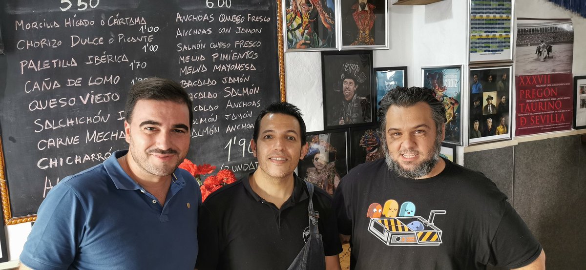 Un rinconcito de mi #Cadiz en el alma de #Triana... <a href="/CasaCuco/">Casa Cuco Triana</a> ¡Y viva el Carnaval y qué suenen los pitos de caña! (C/ Pages del Corro 50) 🎉🎉🎉