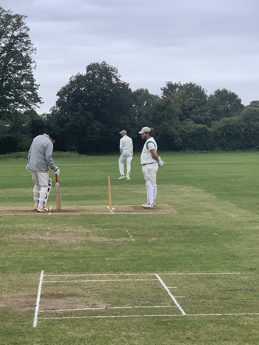 FlitwickCC's tweet photo. Take your pick!! 🤷♂️🤣😆🤦♂️
@ThatsSoVillage @thatsvillage
#shortsleeves
#greytop
#sockstuckedin
#MrKing https://t.co/zcw0GCwEjs