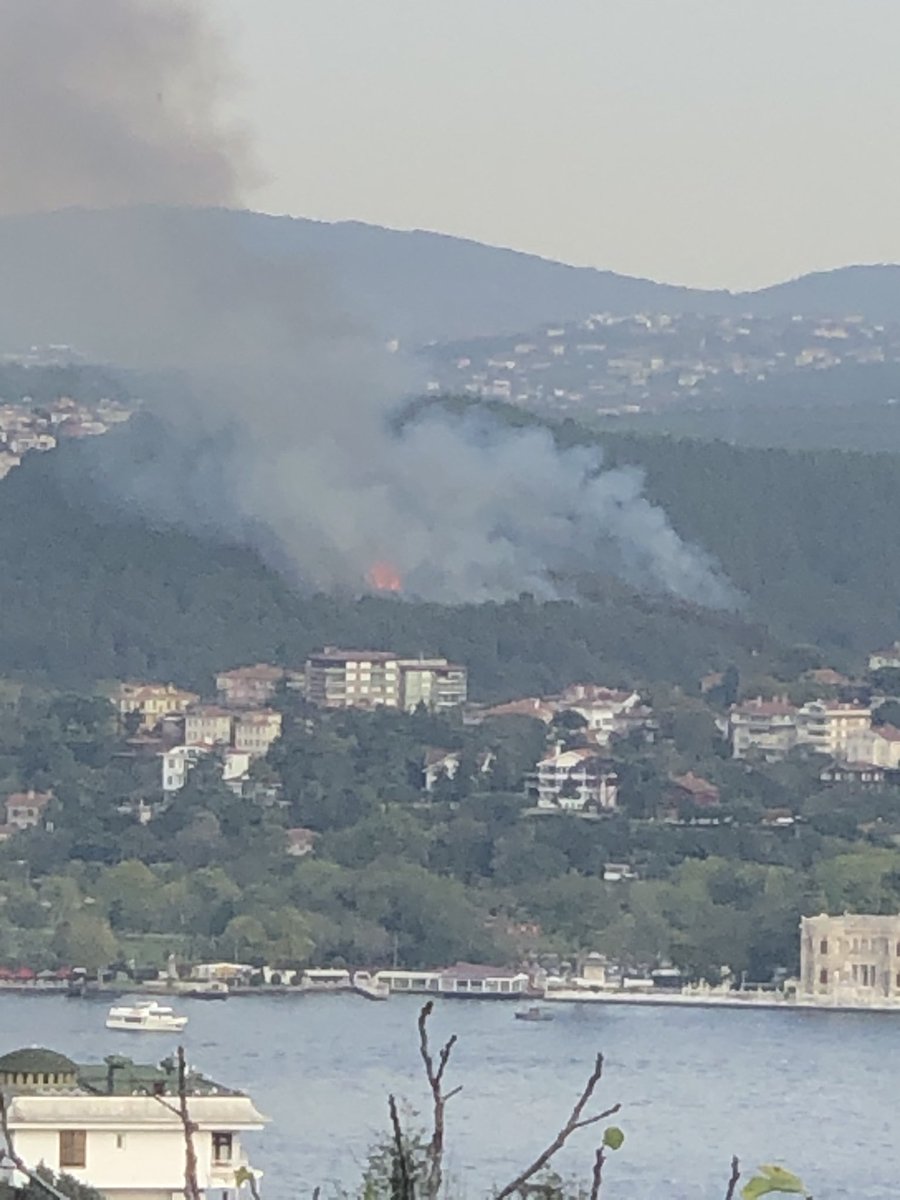 TTECMEN's tweet image. Yine yanıyoruz, hemde İSTANBUL boğazının göbeğinde. Ben arayalı 40 dk oldu helikopter yok.