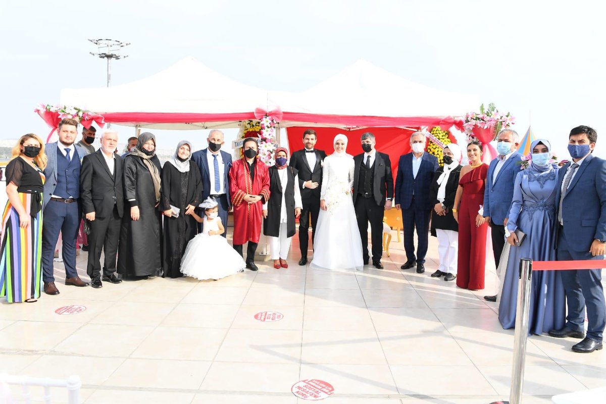 Nermin Durgut Hanımefendi’nin oğlu Burak ile Atilla Pamay Beyefendi’nin kızı Tuğba’nın nikah akdini gerçekleştirdik. 

Rabbim, genç çiftimize iki cihan saadeti versin, izdivaçları hayırlı olsun.