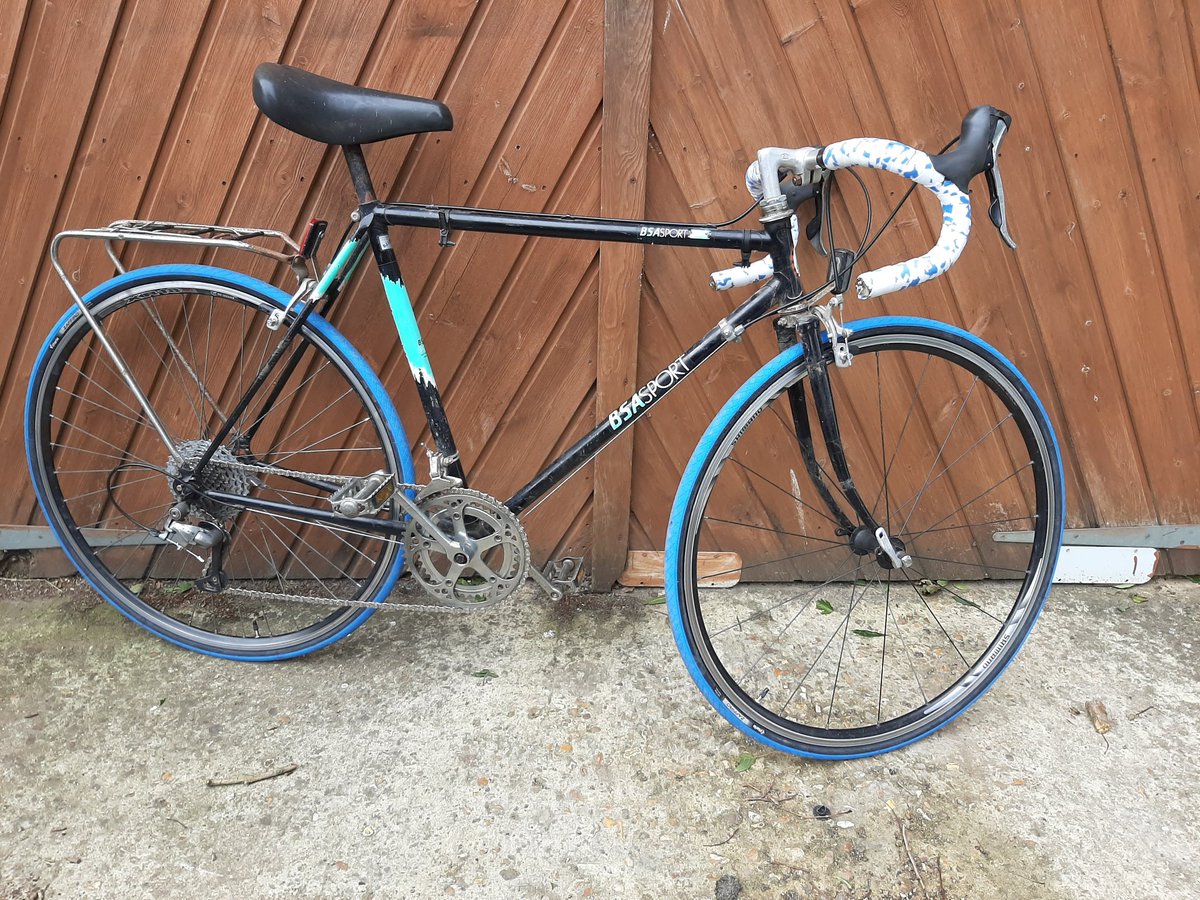 Classic/winter hack upgrade finished. 80s BSA sport steel frame, 2x10 - 42/50 and 36-11 with 105 derailleurs, ultegra shifters, Shimano wheels, 700x28c tyres and a new bottom bearing, pads and cables. Comfy and fast #cycling