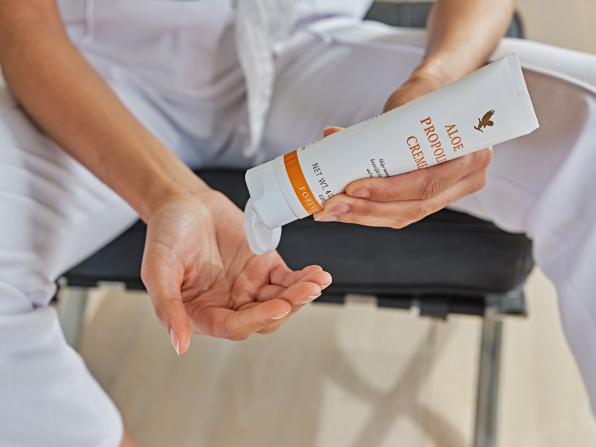 forever living products aloe propolis creme