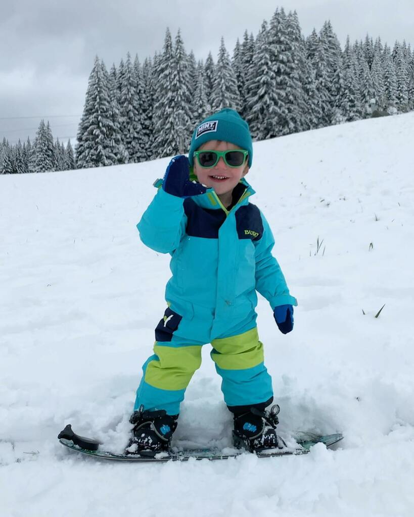 MINT Snowboarding tweet media