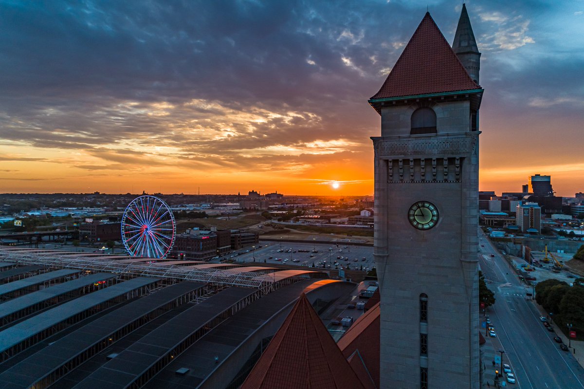STL_from_above's tweet photo. Beautiful sunset over @unionstationstl and the @stlouiswheel
.
.
.
#stlouis #aerialphoto #unionstation #STL #stlouisgram #explorestlouis #aerialphotography #stlouismo #photography #photographer #city #ferriswheel #Illinois #Missouri #stlouiswheel #sunset #downtown #stlsunsetspins https://t.co/aGcoT3Q8w2
