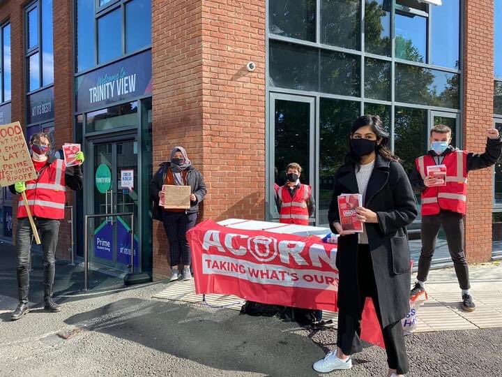 AcornCoventry's tweet photo. 🚨PLEASE RT🚨
Today we’ve been picketing outside Trinity View with @zarahsultana, demanding that @Prime_Student #PayRebeccaBack.
Apparently they’re more than happy to call the police on us, but not to respond our campaign.
Expect more from us soon! https://t.co/BF0sU4xviT