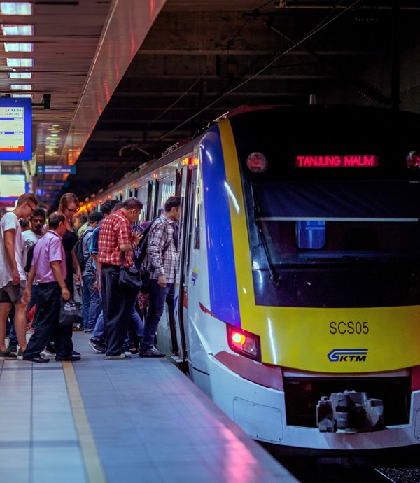 Ok. Let’s terokai lagi.1) KTM KomuterPerkhidmatan Komuter plak ada dua iaitu -Komuter Sektor Lembah Klang-Komuter Sektor UtaraLembah Klang: ::Tanjung Malim - KL Sentral - Perlabuhan Klang::Pulau Sebang/Tampin - Seremban - KL Sentral - Batu Caves