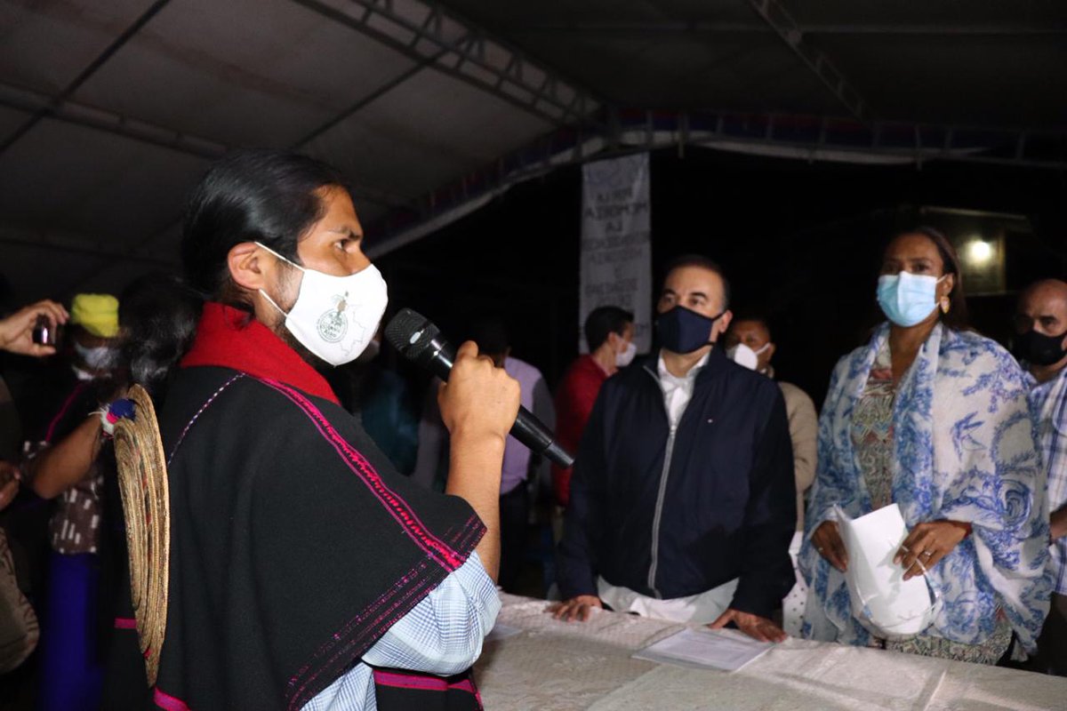 MinInterior's tweet photo. Luego de diálogo con autoridades del Pueblo Misak en el resguardo La María, #Cauca, se firmó acuerdo que permite el análisis intercultural de la pirámide de Tulcán. Cualquier actividad que se realice deberá ser autorizada por el @El_Icanh. @AliciaArango @Baena @mincultura https://t.co/TQ1ZkiwB2z