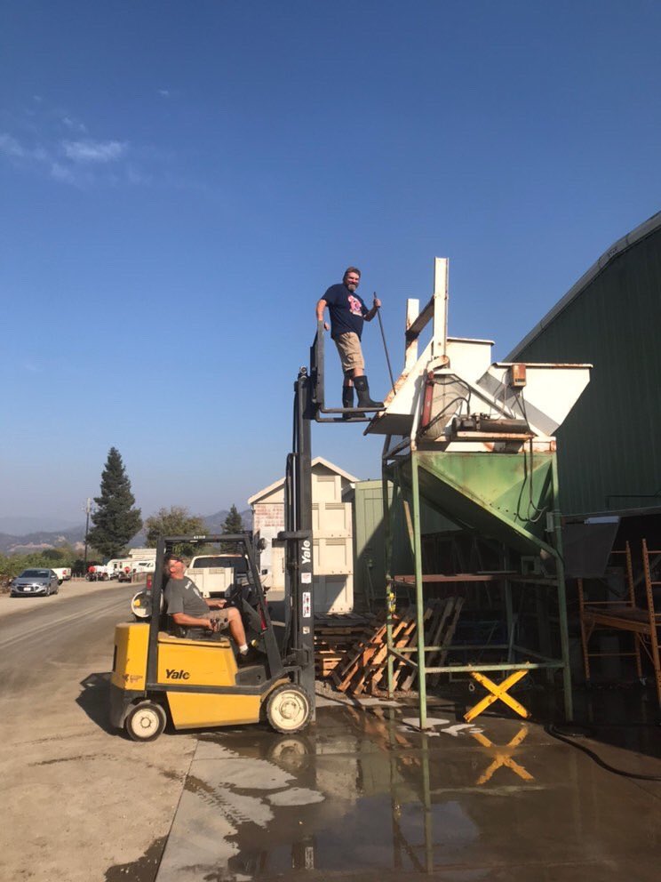 Itβs the weekend and Harvest 2020 marches on. Here are a few fun outtakes from this week. We do enjoy a good time when we can.
β’
#cruxwinery #harvest2020 #russianrivervalley #sonomacounty #winerylife #winemaking #vineyard https://t.co/DKQJIQKD5N