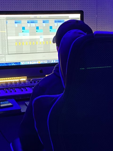 hoshisquishy's tweet photo. i just think hoshi-woozi universe factory besties https://t.co/d1Ifje9Kfw