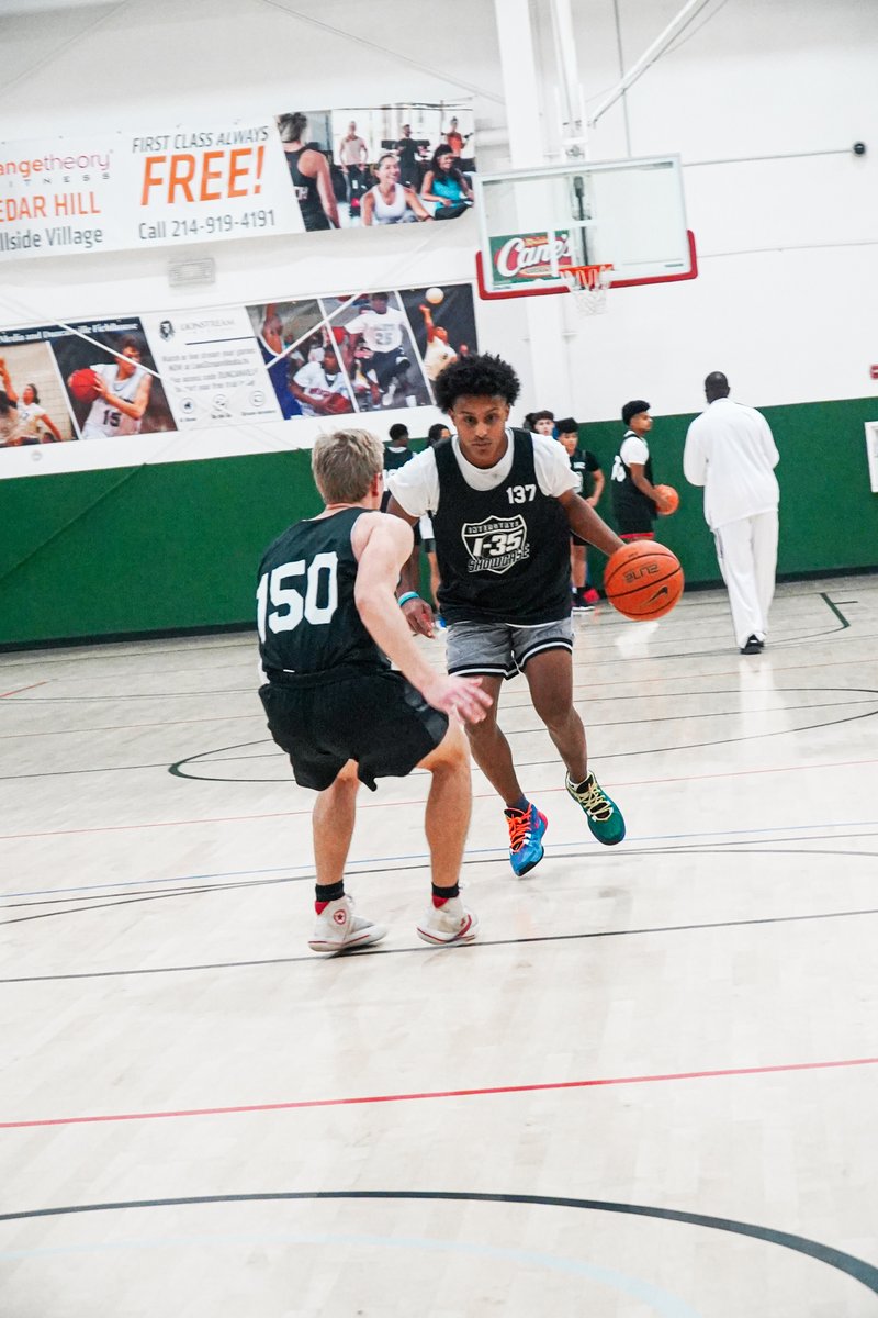 WhosNXTaa's tweet photo. The @i35showcase_MBB is underway in Dallas! Watch live on https://t.co/szzlEYTehH https://t.co/f8Qrq3EHoN