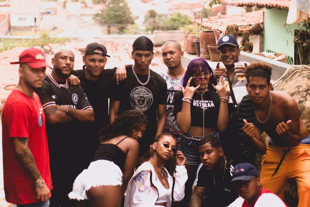 HudsonR_'s tweet photo. Às 12hrs meu primeiro clipe tá na pista
Se inscrevem no Canal da Creative 🔥
https://t.co/bANL7B16DI
#FREEDOMGANG https://t.co/rG40Zfuqqy