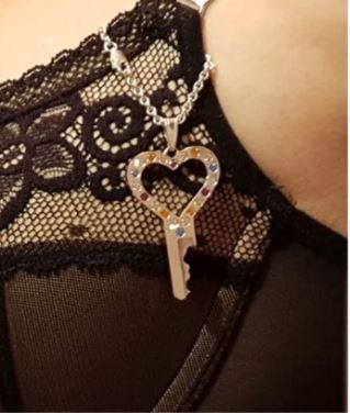 Welche TOYS und EQUIPMENT ist für Dich während Deiner Zeit in der #Penisschelle unverzichtbar? Ich suche noch bis zu 8 Produktempfehlungen zur #Keuschhaltung, die ich kostenlos im #LOCKtober promoten möchte. Gerne auch Shopbetreiber dürfen sich melden!