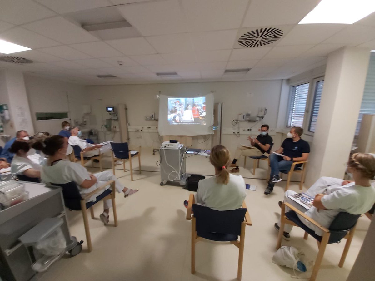 MegaMedGbr's tweet photo. Heute ist wieder was los bei #megamed_notfallmanagement ! #schockraumsimulation in #heppenheimanderbergstraße #trainingrettetleben #teamtraining #humanfactors @gliwitzky https://t.co/TjzLurxPcp