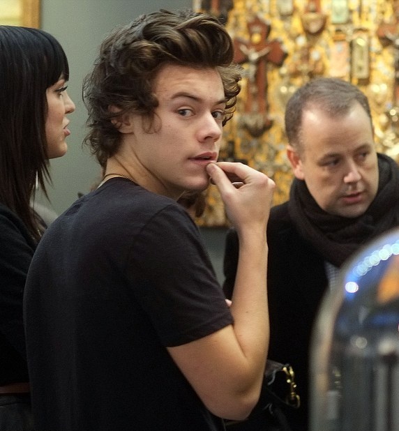 in some years, teens will see these pictures of harry styles and wish they lived in the same era as “young harry styles”; a thread