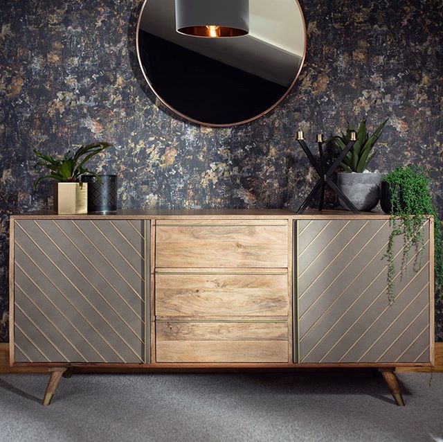 Mango wood and brass accents, update your home storage with the Talia sideboard by Baker 😍😍😍
.
.
.
#interiordesign #bakerfurniture #stylishsideboard #stylishstorage #luxuryhomes #furnituredesigner #seeitwantit #homedetails #ihavethisthingwithplants