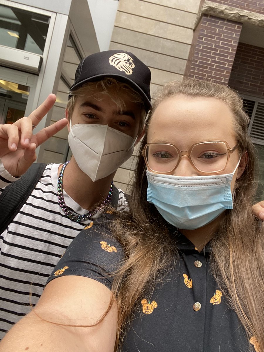 twinluv's tweet photo. safe flight back 💓@JVCKJ love you bunches https://t.co/rFTyHo5mLt