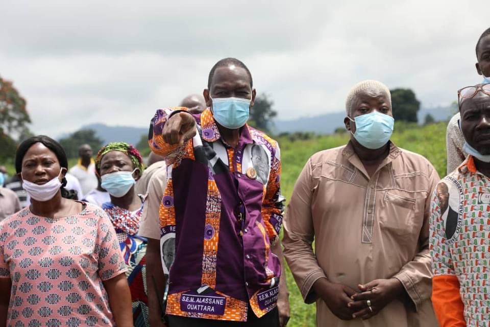 MPRiziculture's tweet photo. En marge de la visite d’État de SEM Alassane Ouattara dans la région de la Marahoué, le Ministre de la Promotion de la Riziculture, Gaoussou TOURE, a rencontré les riziculteurs et les rizicultrices de Koudougou dans le département de Bouaflé le 25 septembre 2020. https://t.co/bGGJm2s4Wq