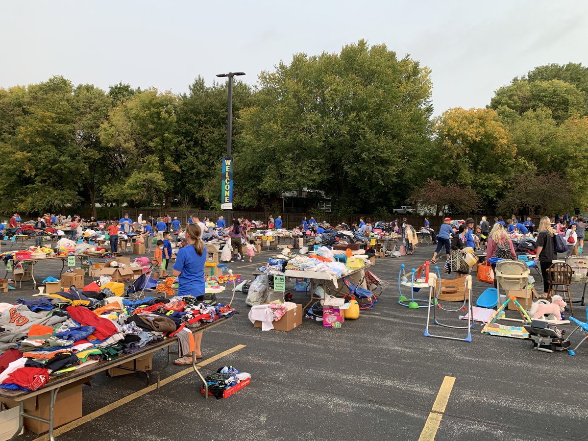 missybrush's tweet photo. Gloria Dei Lutheran Church is having a community giveaway today until noon. Clothes, toys, furniture, housewares &amp; food. All FREE! 8301 Aurora Ave in Urbandale. https://t.co/tGDVta4R8H