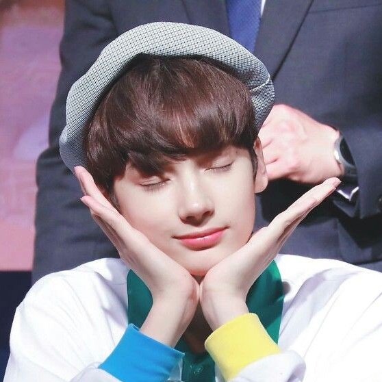 TXT_shooky's tweet photo. Hey moots! This is ur forgotten moot, Chelle 🌼

I'm officially closing this acc for good !! ^ㅡ^ Thank u sm for the memories and being my friend! i really appreciate it ❤️
I will still be on twitter just on another acc, check my bio if u still wnt to be moots! (୨୧•͈ᴗ•͈)◞*♡ https://t.co/S4Eoj0EIa9