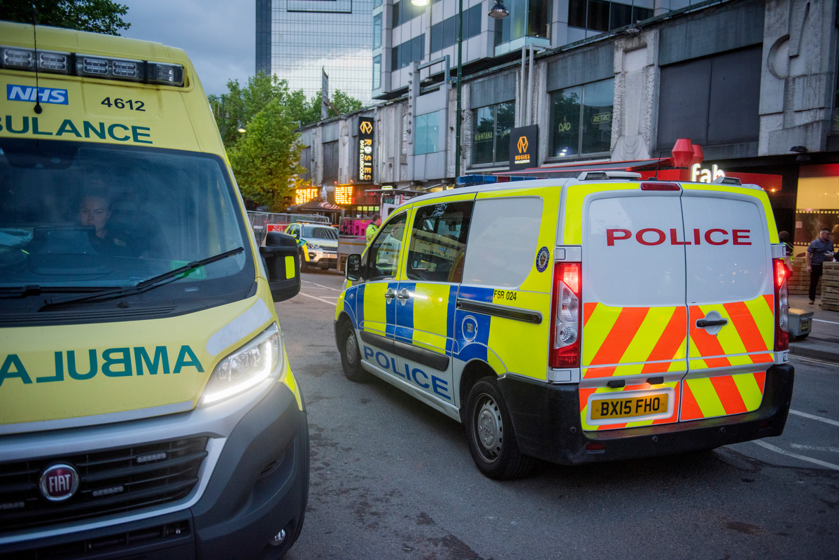 Tonight we're bringing you live updates as we deal with breaches of  #coronavirus laws around the West Midlands.We've got officers responding to your calls about house parties & other big gatherings, and checking that pubs & restaurants shut at 10pm.Stay tuned...