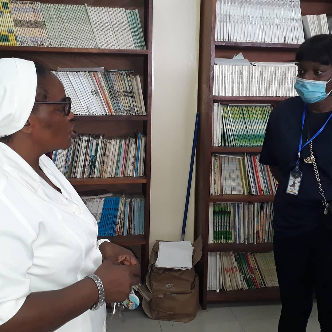 gapega_'s tweet photo. Finaliza el proyecto de la @fundacionsoleg sobre el Reparto de Libros en algunos pueblosde Bioko. #Rebola #Bososo #Batete
Es de agradecer a todas aquellas personas que apoyaron la iniciativa.👌🏽👌🏽
@canalsol_tv @GabrielObiang @arcangelgesa @nguema_silvia @AACAPITAL19 https://t.co/fwx1USHZO7
