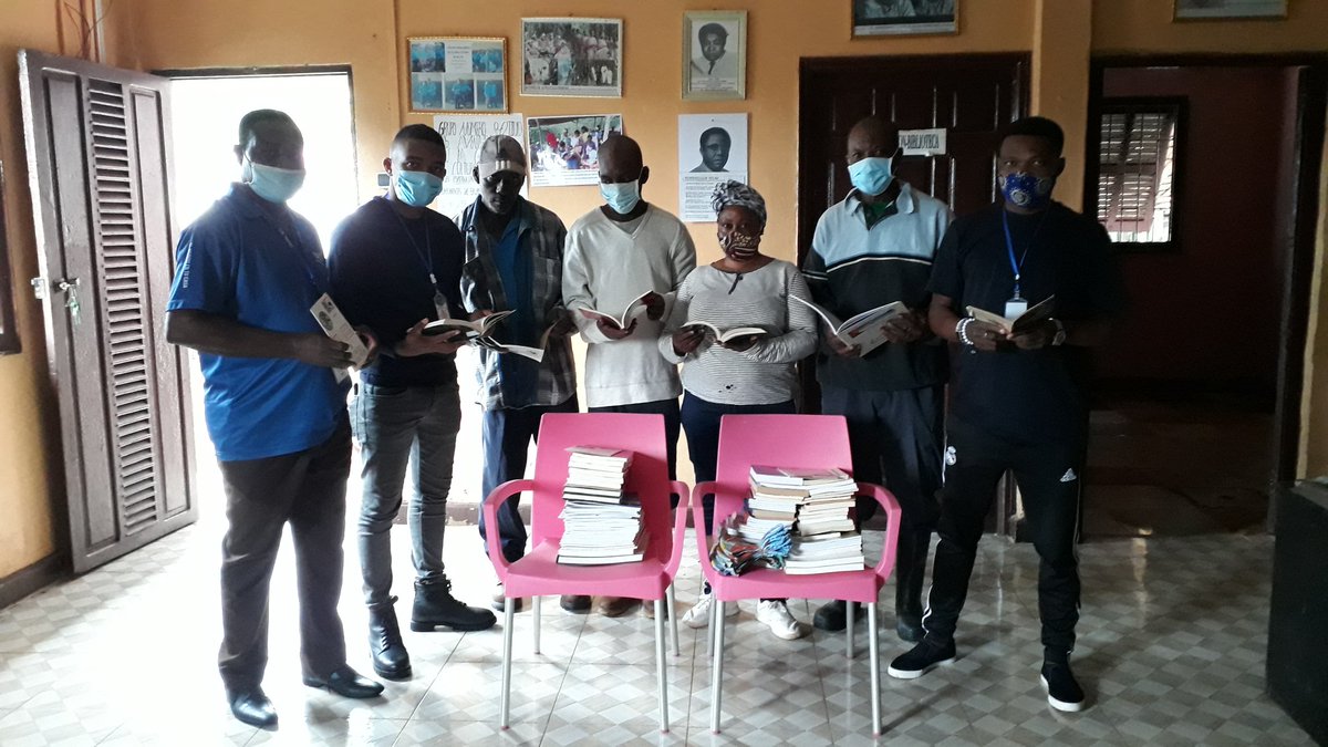 gapega_'s tweet photo. Finaliza el proyecto de la @fundacionsoleg sobre el Reparto de Libros en algunos pueblosde Bioko. #Rebola #Bososo #Batete
Es de agradecer a todas aquellas personas que apoyaron la iniciativa.👌🏽👌🏽
@canalsol_tv @GabrielObiang @arcangelgesa @nguema_silvia @AACAPITAL19 https://t.co/fwx1USHZO7