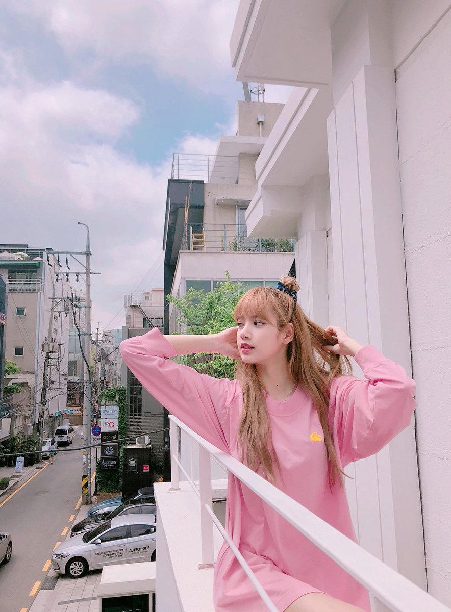 bydarkrose's tweet photo. ੈ♡‧₊ DΛRK ROSE ıs the revolutıon ‧₊˚

#; #SJPDEBUT + #FLROAD

🎶 › Soᥒgs of thᥱ dᥲყ. . . 

#VAL: ¡Roses! El día de hoy vengo a recomendar canciones y que mejor manera de iniciar con 'Flower Road' de la preciosa @sejeong_tw. ¡Escúchenla! Les aseguro que les encantará. ♡ https://t.co/KLogrqZqXu