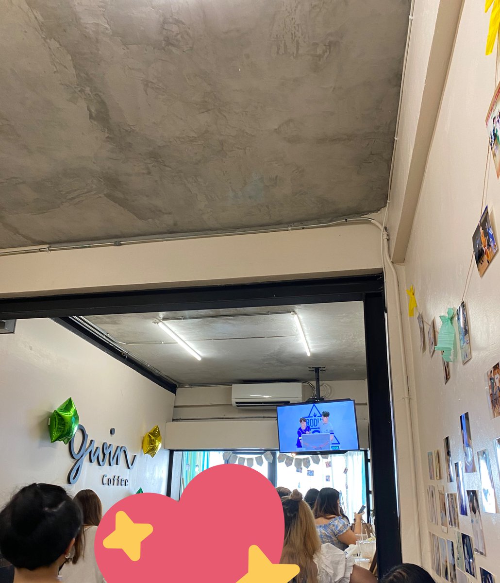 rEEI3mA_i's tweet photo. ขอบคุณที่จัดงานนี้ขึ้นมานะคะ มีคนรักน้องๆเยอะเลย งานน่ารักมากค่ะ พี่เจ้าของร้านก็เทคแคร์ดีมากก ทีมงานคงเหนื่อยมาก ขอบคุณมากๆค่ะ #TrustInMeLinHo https://t.co/pzsPGxzKKX