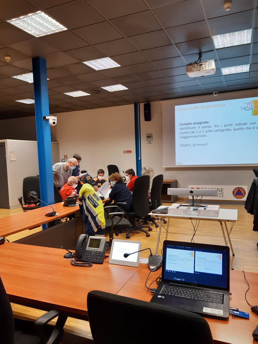 Oggi in Corso Marche, #Torino, sono riprese le attività  di formazione per i  #volontari di #protezionecivile.  Prima sessione di aggiornamento con il gioco di ruolo "vai in PaniCOC" esperienze per affrontare  le situazioni complesse nell'emergenza.