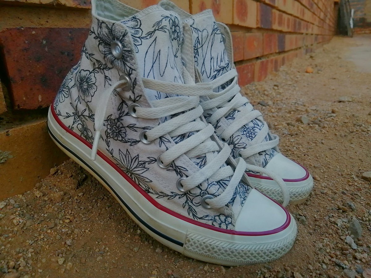 XiiiN_DJ's tweet image. Pen on Converse 🎨👟

#GraphicDesign
#CreateAtHome
#converse