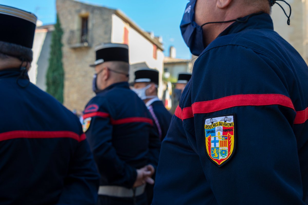 SecCivileFrance's tweet photo. #Hommage A Cornillon-Confoux (Bouches-du-Rhône), une place a été inaugurée en l'honneur de Franck Chesneau, pilote de @SecCivileFrance mort au feu en combattant l'incendie de #Générac en 2019. Nous n'oublions pas son sacrifice et rendons hommage à son #engagement. https://t.co/Avo29oiI9W