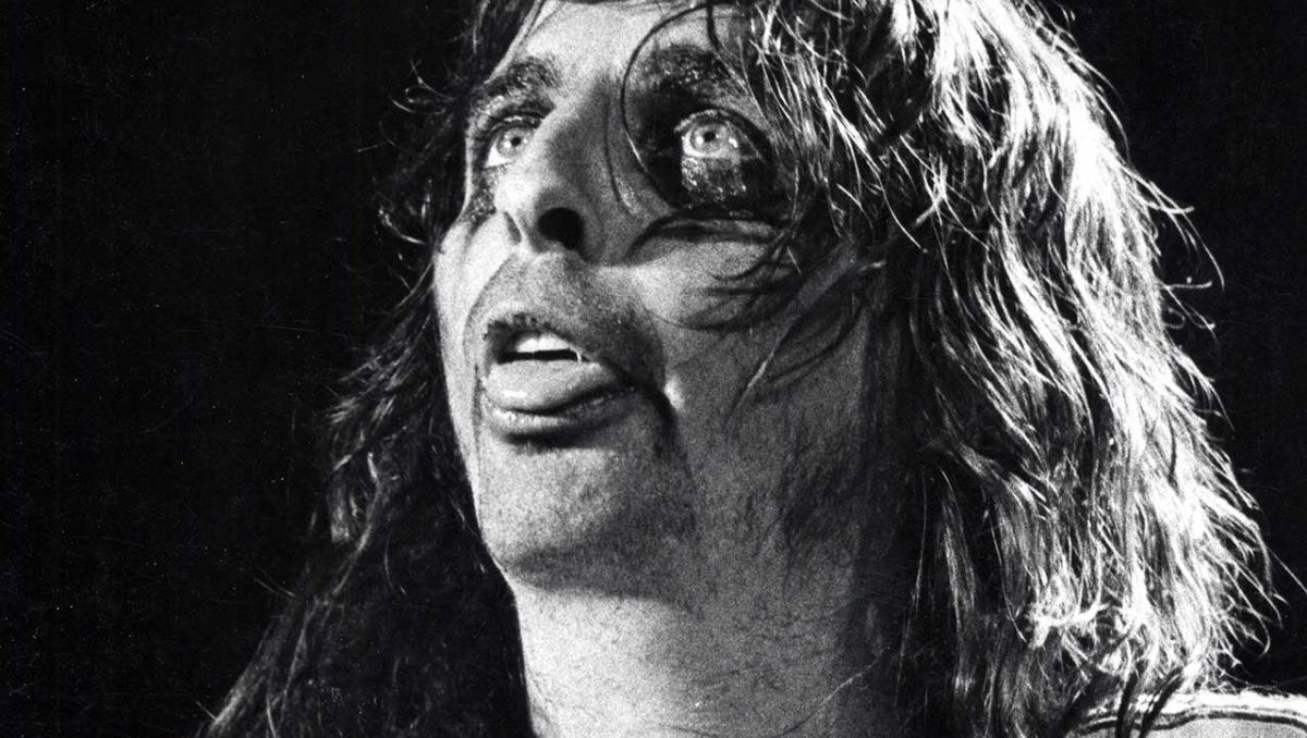 The MD guide to the top 15 Da antagonising bands of the seventies. In order.Number 14: Alice Cooper"THAT'S THE WACKY BACKY FOR YA!!"