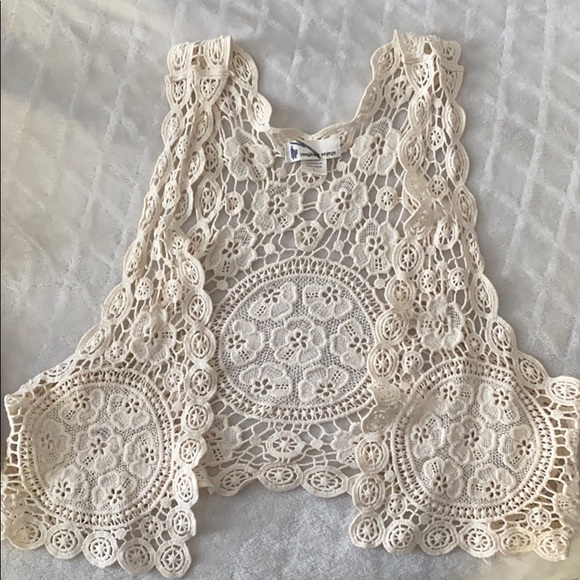 blissresale's tweet photo. So good I had to share! Check out all the items I'm loving on @Poshmarkapp #poshmark #fashion #style #shopmycloset #gap #imaginaryvoyage #umgee: https://t.co/hpu1tvBuTR https://t.co/3FFJIb6RAO