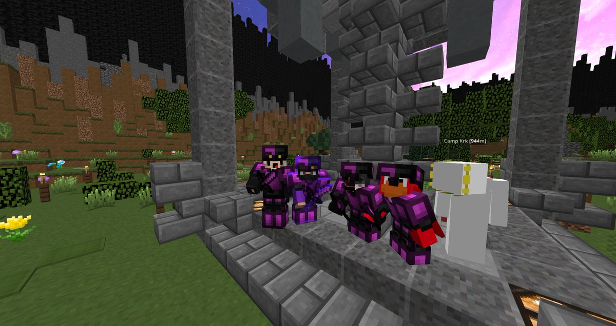 MadForgeNetwork's tweet photo. A fun #kitpvp session from today! #minecraft #minecraftnetwork #minecraftserver #minecraftpvp
people(lr): spect3rinnit, RelentlessNebula, Zed0x_, cczz, Kobeto https://t.co/v8UAeShnbL
