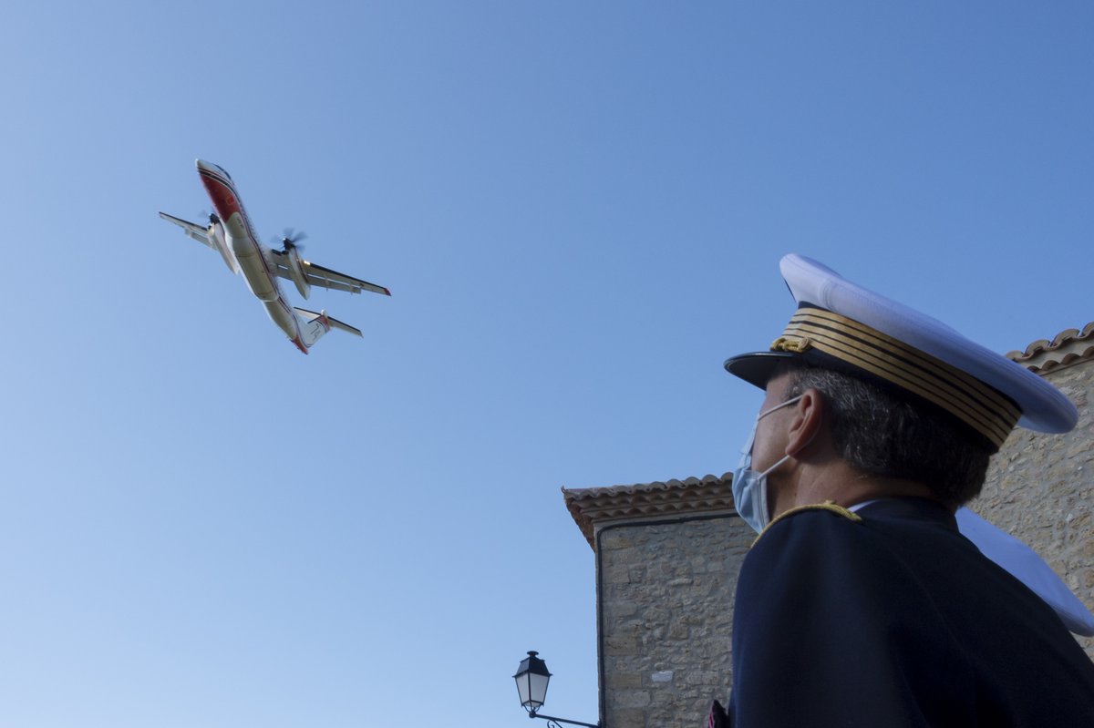 SecCivileFrance's tweet photo. #Hommage A Cornillon-Confoux (Bouches-du-Rhône), une place a été inaugurée en l'honneur de Franck Chesneau, pilote de @SecCivileFrance mort au feu en combattant l'incendie de #Générac en 2019. Nous n'oublions pas son sacrifice et rendons hommage à son #engagement. https://t.co/Avo29oiI9W