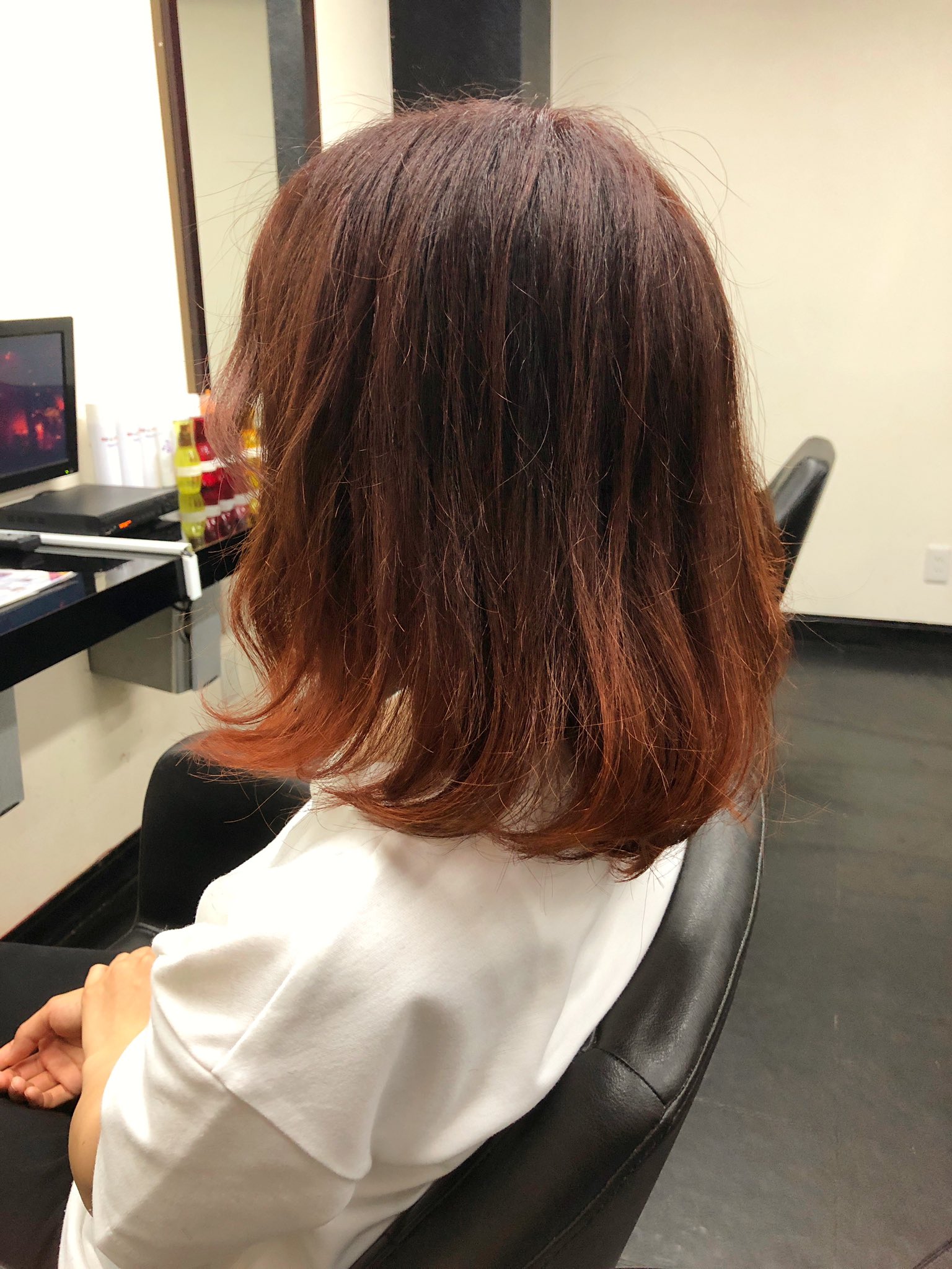 ヘアーラウンジカルネ 熊谷真人 自然な仕上がり レッドオレンジグラデーションカラー T Co Xr0mxcbm0x 滝川美容室 滝川市美容室 オレンジベージュ オレンジ髪色 カッパー髪色 ベージュ グラデーションカラー 外国人風カラー オレンジ