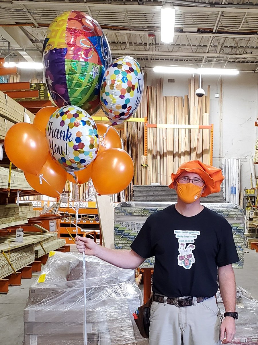 You know everyone loves you when they fill up an XXL apron with good wishes. We will miss you so much and we wish you the best of luck at your new store!! #ParkvilleLovesTom #WeWillMissYou #GoodLuck #YouAreOurPeople <a href="/Alexis_3323/">Alexis Hurley</a> <a href="/Cmisotti15/">Christina Misotti</a> @BdixonTHD