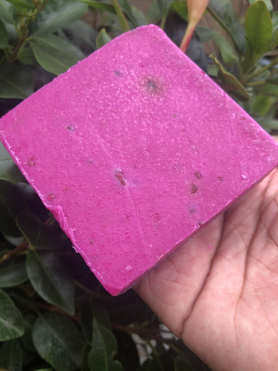 ALLSKINco's tweet photo. All new Pink N Rose !🌹 🥀 

This is a new scrub bar that features Hydrangea and rose with REAL OATS ! Exfoliate and cleanse your body with all natural sweet smelling scent! You wont want to get just one😊🥳

#shopnola #nolasmallbusiness #exfoliate #bodycare #cleanbeauty https://t.co/61dY9JqZBv