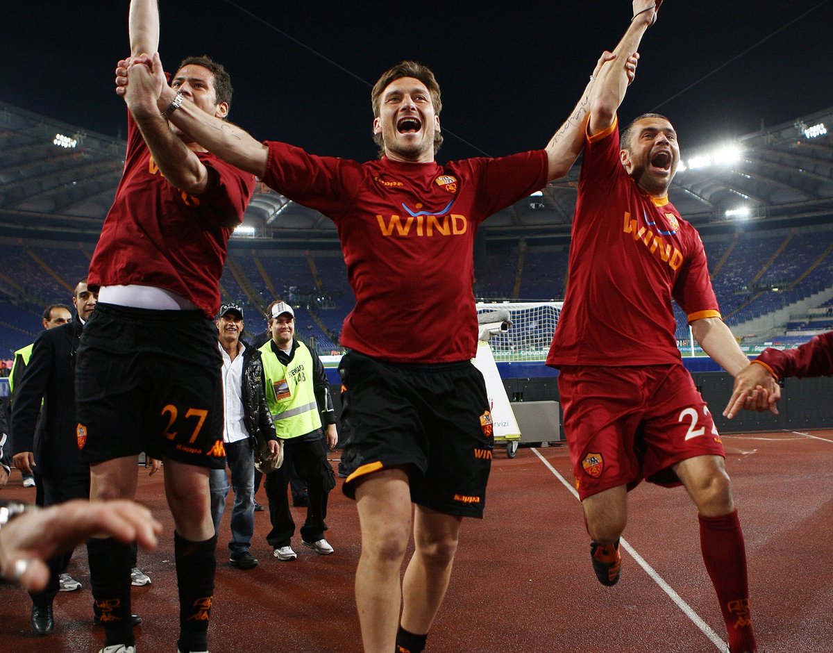 FIFAcom's tweet photo. 🥇 🛡️ 🔱 Golden Boy, Gladiator, God of football ⚽️

🎂 Happy 44th birthday to inimitable @azzurri &amp; @ASRomaEN legend @Totti 🇮🇹 https://t.co/rmclHOVeBp