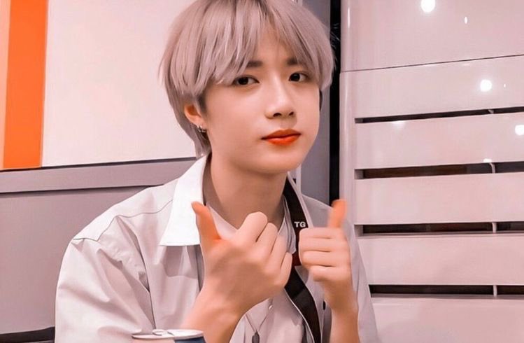 BEOMGYUyou’d definitely hang out with his friends. he likes showing you off. would play the guitar for u. likes to treat you meals. he’d be really silly with you. he would tease u 24/7. he would not let go off your hand, ever. compliments and forehead kisses all day